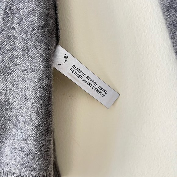 NEW  Lord & Taylor 100% 2-Ply Cashmere Sweater Purchased at Husdon Bay. - Picture 13 of 16